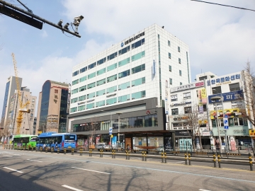 신촌테라운드(구, 케이스퀘어 신촌) 건물 사진