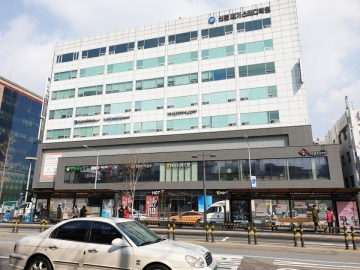 신촌테라운드(구, 케이스퀘어 신촌) 건물 사진