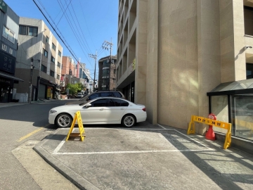 몬로스타 건물 사진