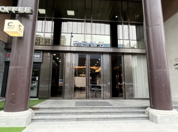 푸른빌딩 건물 사진